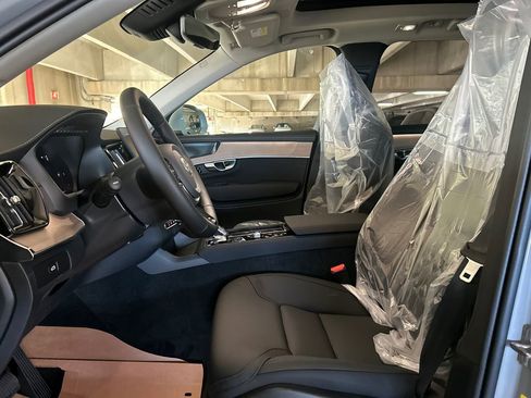 New 2026 Volvo XC90 B6 Plus w/ Protection Package Premier image 10