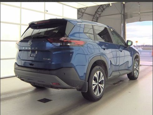 Used 2023 Nissan Rogue SV image 5