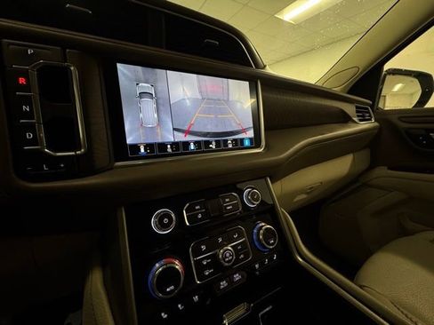 Used 2021 GMC Yukon Denali w/ Denali Premium Package image 17