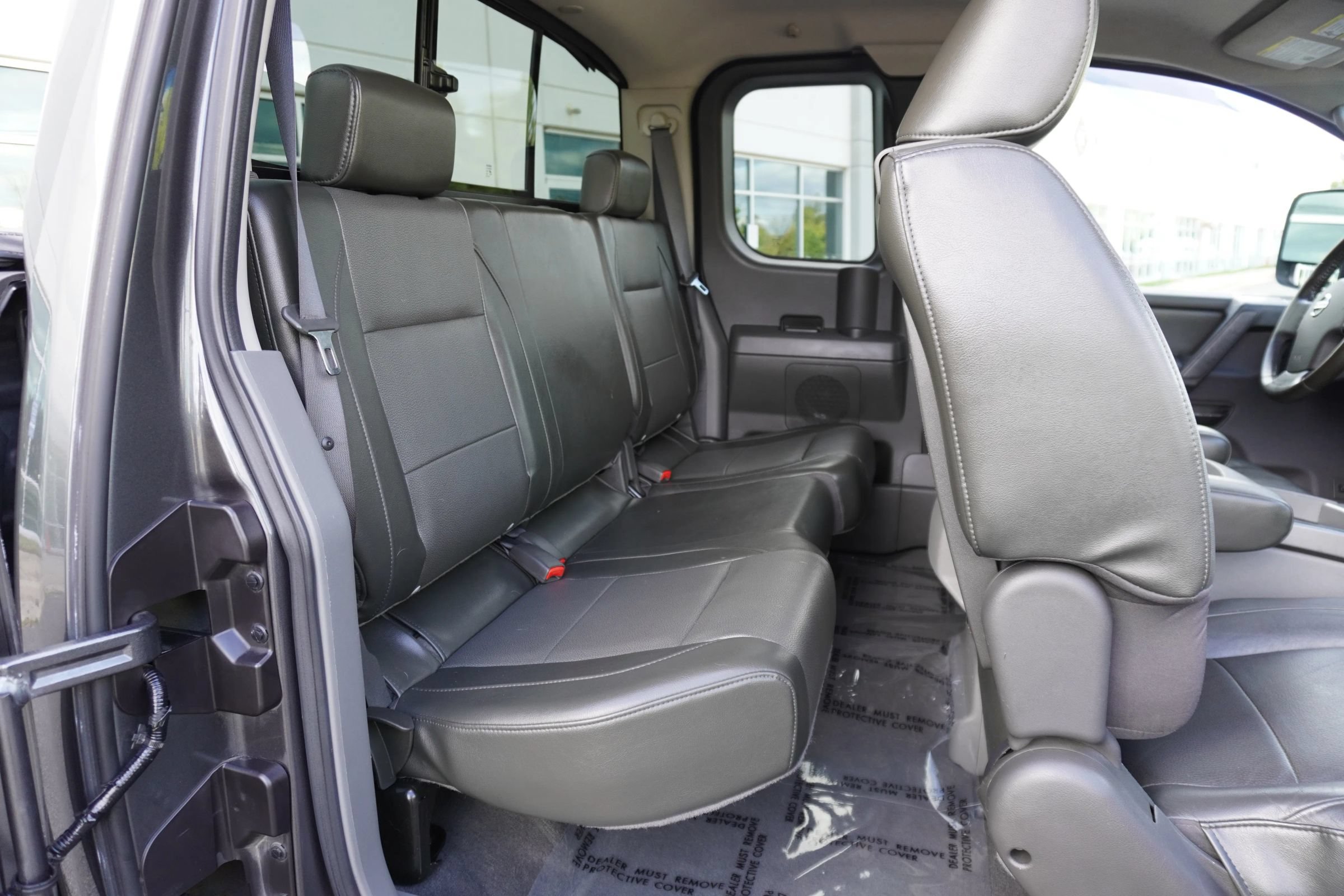Used 2007 Nissan Titan LE w/ Tow Pkg AWD/4WD image 6