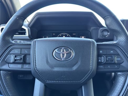 Certified 2025 Toyota Tacoma SR5 AWD/4WD image 14