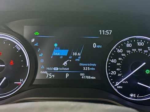 Used 2021 Toyota Sienna Limited image 12