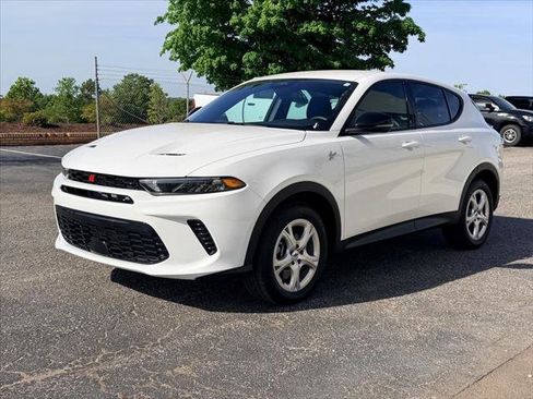 Certified 2025 Dodge Hornet GT w/ Cold Weather Group AWD/4WD image 7