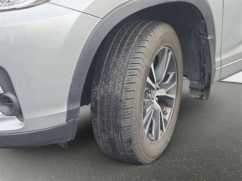 Used 2017 Toyota Highlander LE image 35