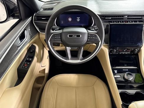 Used 2023 Jeep Grand Cherokee Limited image 19