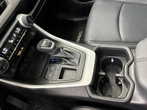 Used 2022 Toyota RAV4 XLE Premium FWD image 32