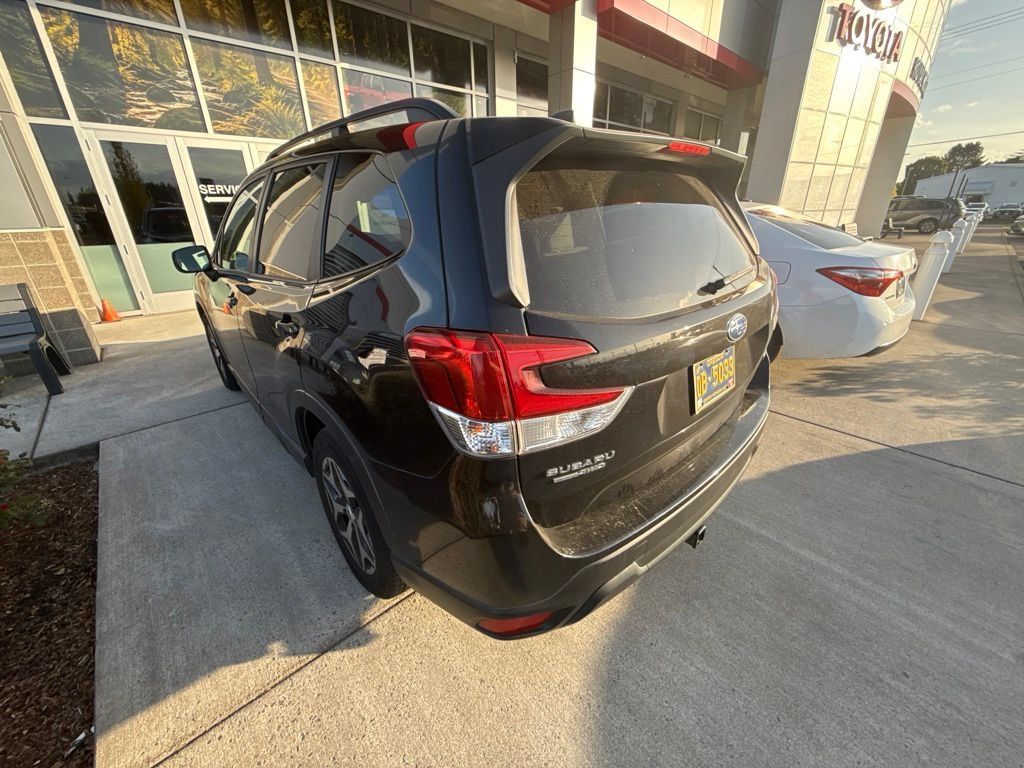 Used 2019 Subaru Forester Premium w/ All-Weather Package AWD/4WD image 7