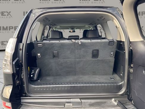 Used 2014 Lexus GX 460 w/ Premium Package image 32