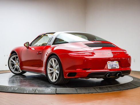 Used 2017 Porsche 911 Targa 4S image 3