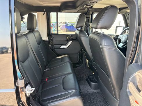 Used 2016 Jeep Wrangler Unlimited Rubicon AWD/4WD image 40