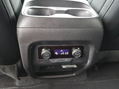 Used 2024 Chevrolet Traverse LT image 18