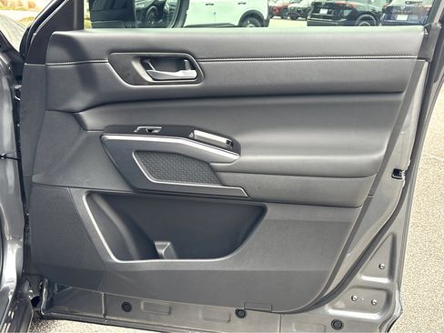 New 2026 Nissan Pathfinder SL image 12