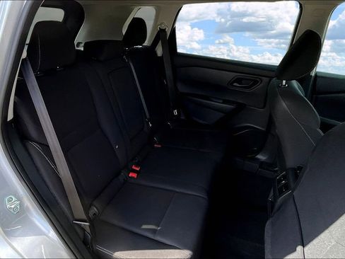 Used 2024 Nissan Rogue S image 27