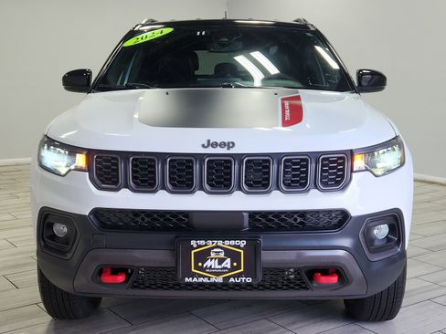 Used 2025 Jeep Compass Trailhawk image 8