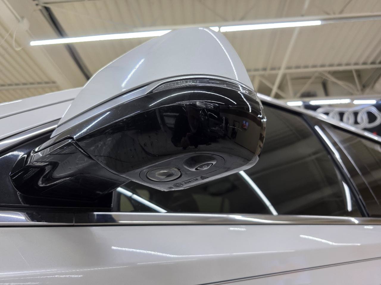 Used 2019 Cadillac Escalade Premium Luxury AWD/4WD image 11