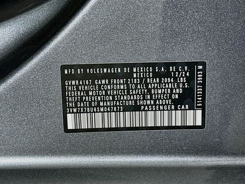 Used 2025 Volkswagen Jetta SE FWD image 12