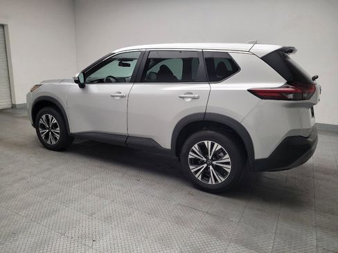 Used 2023 Nissan Rogue SV image 3