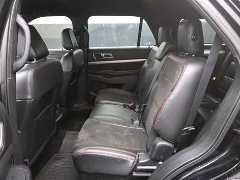 Used 2018 Ford Explorer XLT w/ Equipment Group 202A image 26