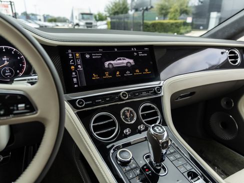 Used 2022 Bentley Continental GT image 32