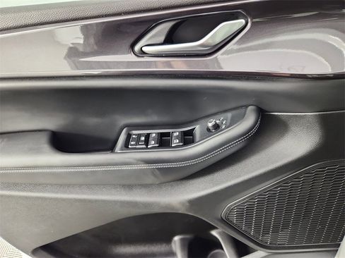 Used 2023 Jeep Grand Cherokee L Laredo image 9