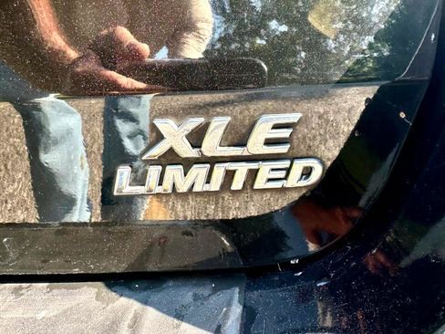 Used 2011 Toyota Sienna Limited image 6