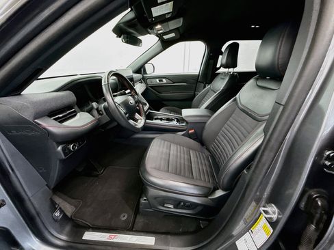 Used 2025 Ford Explorer ST-Line w/ ST-Line Street Pack AWD/4WD image 13