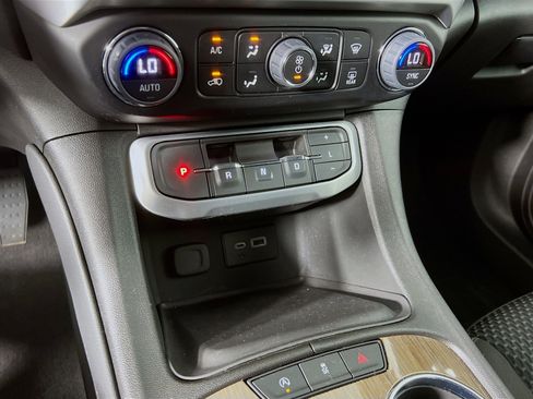 Used 2023 GMC Acadia SLE w/ LPO, Floor Liner Package image 9