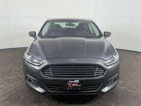 Used 2016 Ford Fusion SE w/ Equipment Group 202A FWD image 2