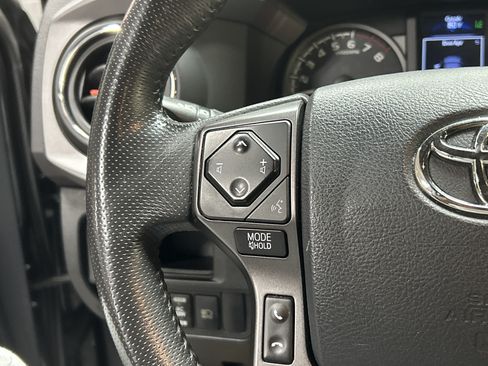Used 2019 Toyota Tacoma TRD Off-Road w/ Technology Package AWD/4WD image 19