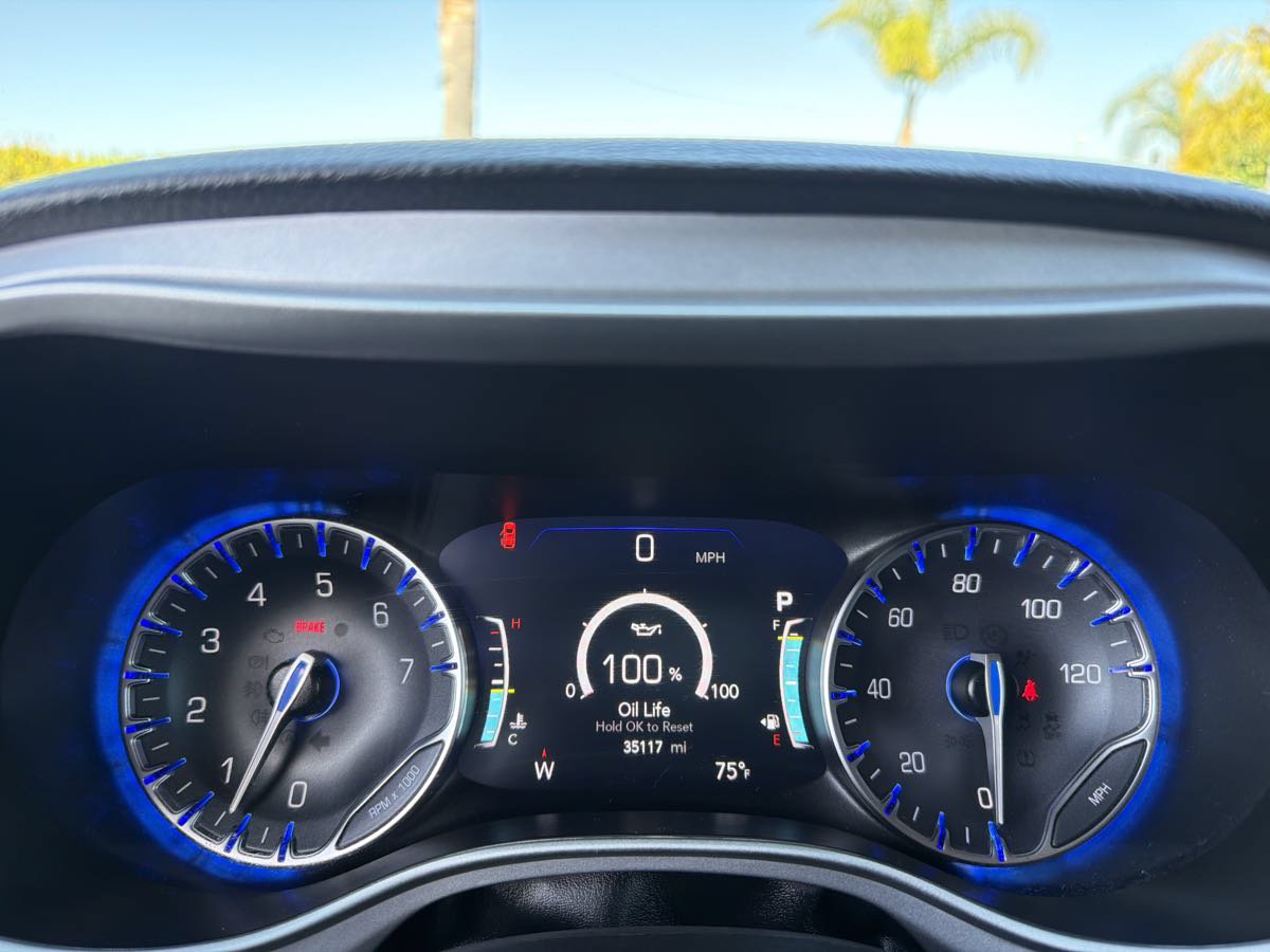 Used 2024 Chrysler Pacifica Touring FWD image 27