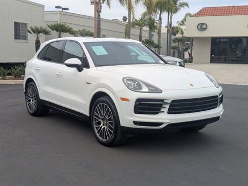 Used 2023 Porsche Cayenne Platinum Edition AWD/4WD image 3