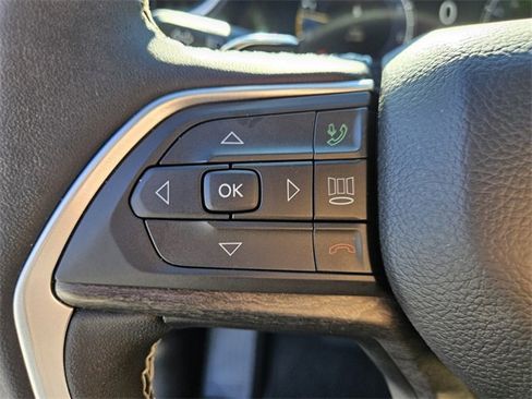 Used 2025 Jeep Grand Cherokee L Limited image 27