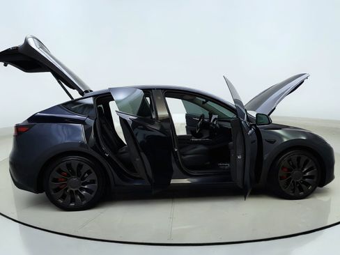 Used 2024 Tesla Model Y Performance AWD/4WD image 15