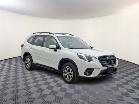 Used 2023 Subaru Forester Premium image 4