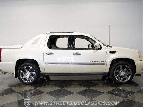 Used 2009 Cadillac Escalade EXT image 17