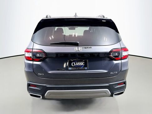 Used 2025 Honda Pilot Elite image 6