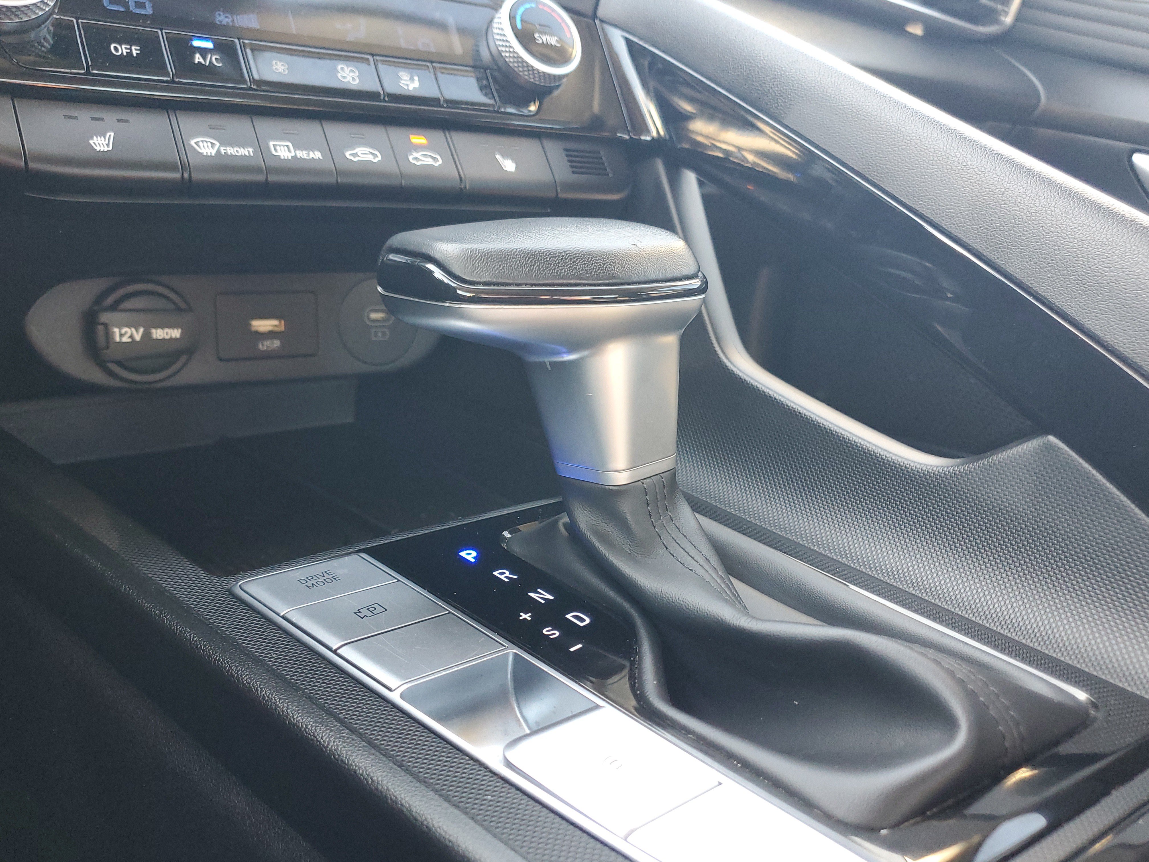 Used 2025 Hyundai Elantra SEL FWD image 32