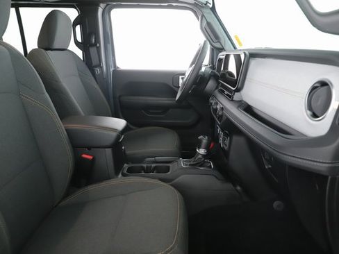 Used 2025 Jeep Wrangler Unlimited Sahara image 29