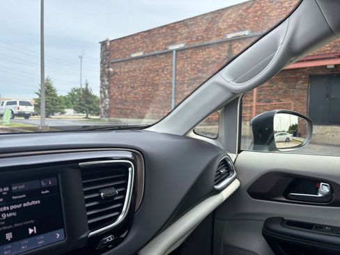 Used 2024 Chrysler Voyager LX FWD image 36