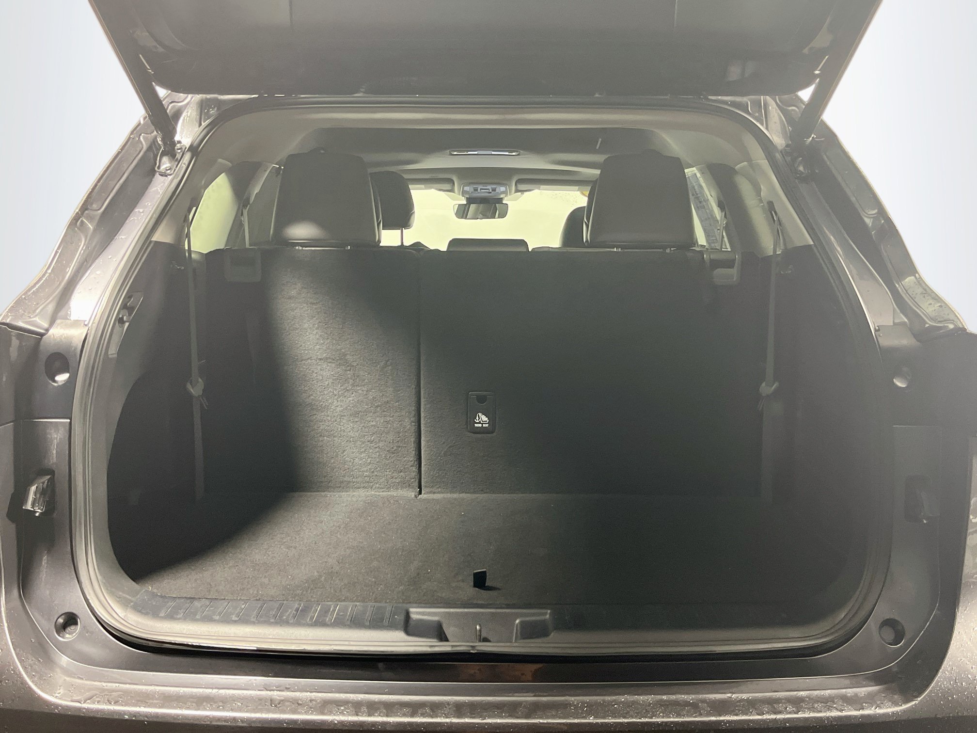 Used 2021 Toyota Highlander XLE FWD image 33
