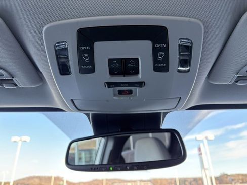 Used 2025 Toyota Sienna LE image 23