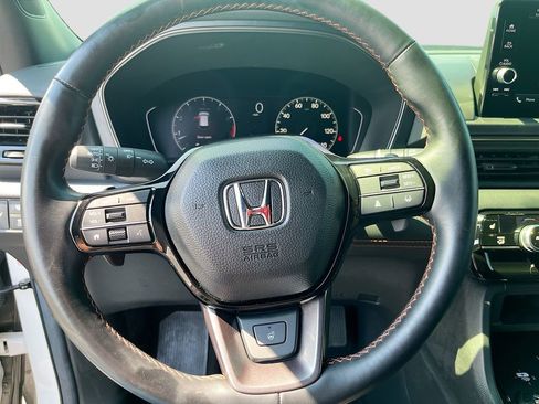 Used 2025 Honda Pilot TrailSport image 11