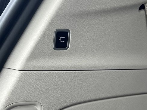 Used 2023 Chrysler Pacifica Limited image 26