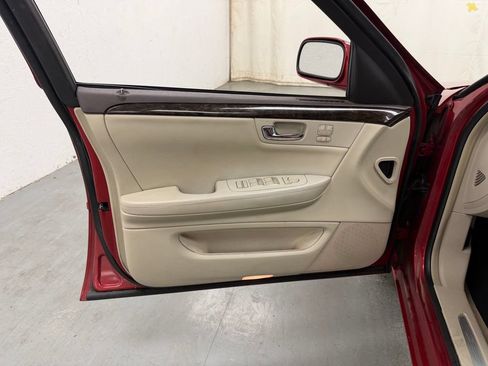 Used 2011 Cadillac DTS Luxury FWD image 16
