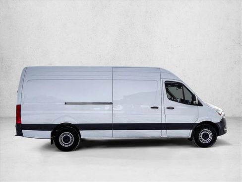 Used 2025 Mercedes-Benz Sprinter 2500 image 4
