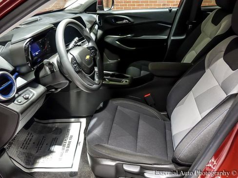 Used 2025 Chevrolet Trax LS w/ LS Convenience Package image 14