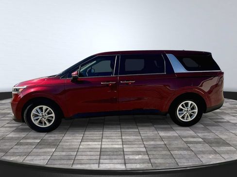 Used 2024 Kia Carnival LX FWD image 4
