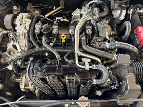 Used 2025 Nissan Altima 2.5 SV FWD image 32
