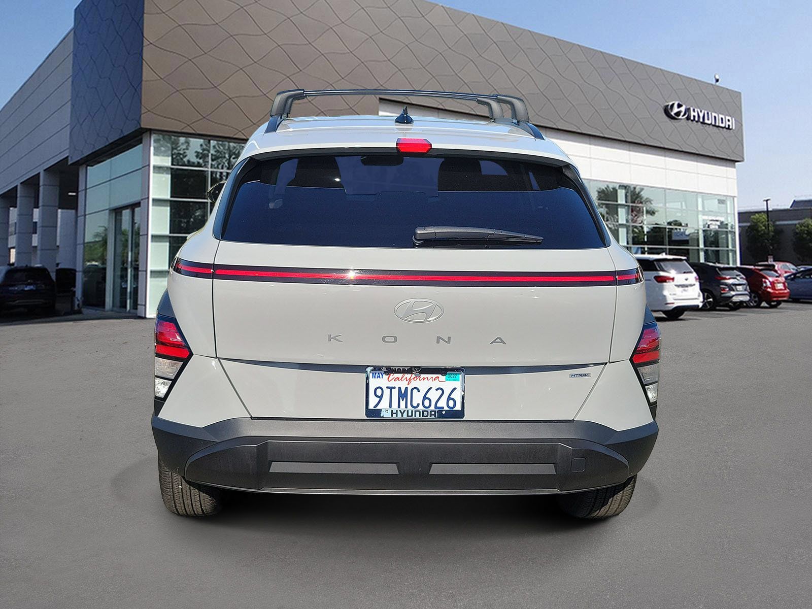 Certified 2025 Hyundai Kona SEL AWD/4WD image 4