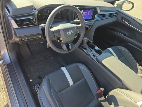Used 2025 Toyota Camry SE image 14